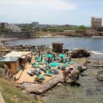 La plage en face de l'hôtel