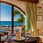 Le restaurant sur la mer