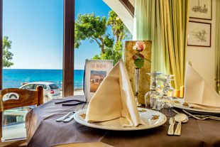 Le salle à manger de l'hôtel